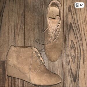 Vionic Tan Suede Wedge Booties